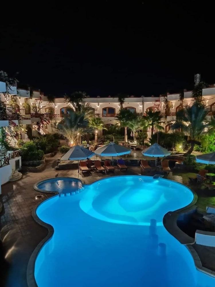 Red Sea Relax